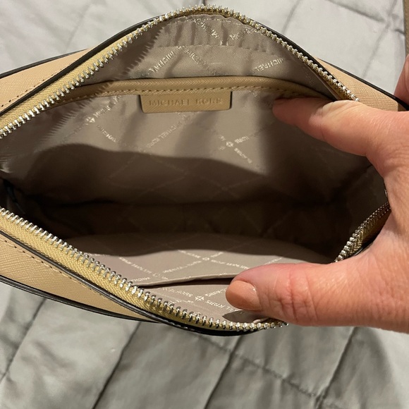 Michael Kors jet set large purse - Picture 5 of 6